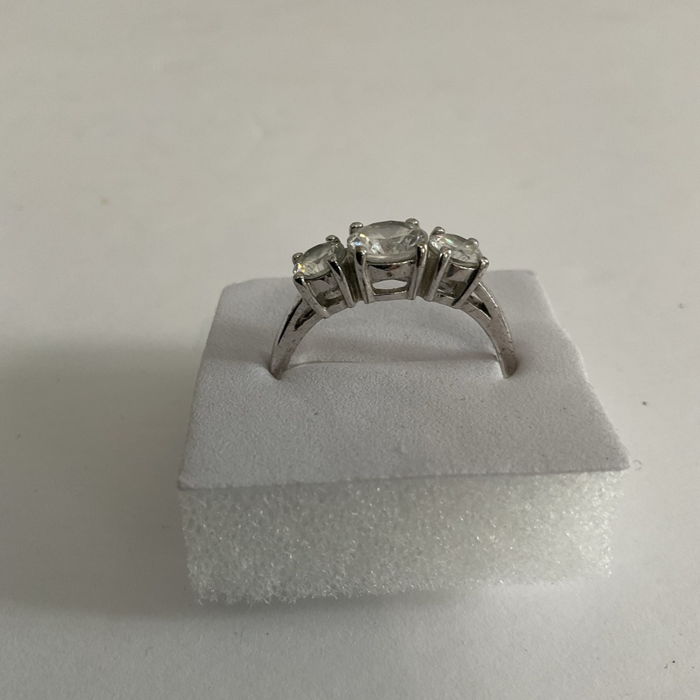 Avon Elegant Silver Ring with Prong-Set Clear Stones - Picture 3 of 10